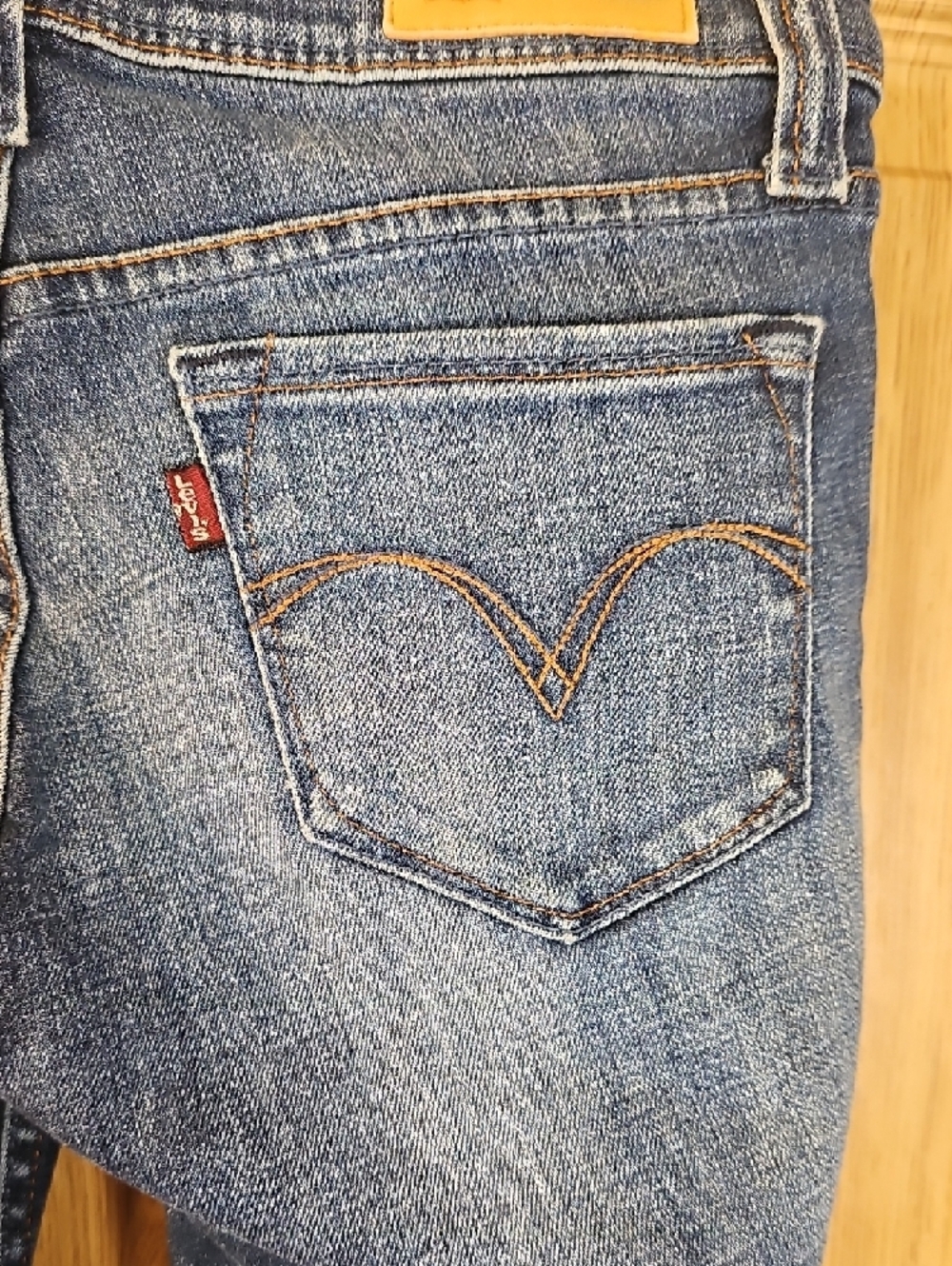 Levi's Women's Dark Blue Skinny Jeans with Faded Whiskering - Picture 11 of 13